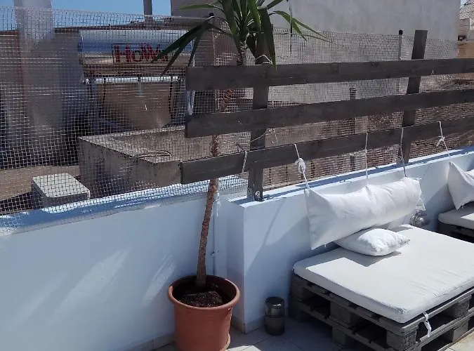 Small Sweet Romantic ארמופוליס