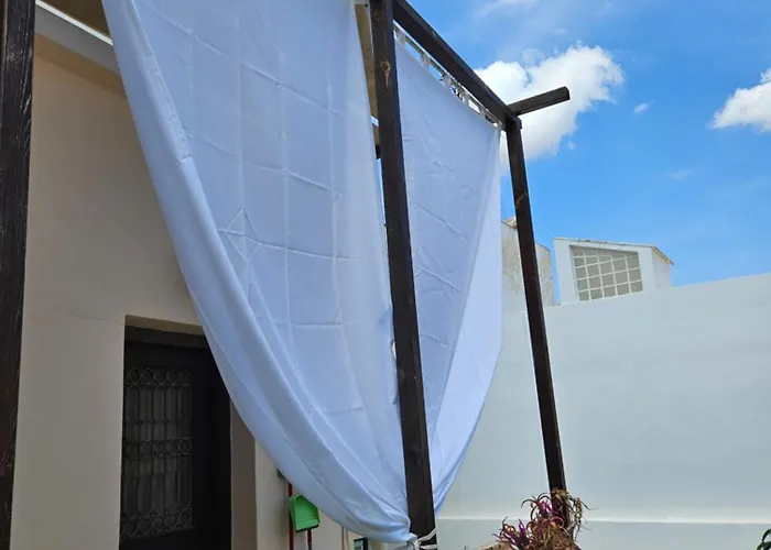 Small Sweet Romantic * ארמופוליס