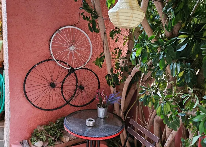 Small Sweet Romantic * ארמופוליס