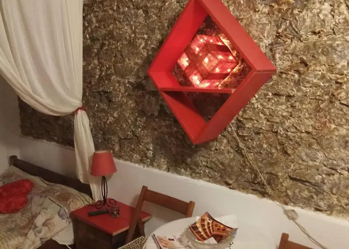 Small Sweet Romantic ארמופוליס